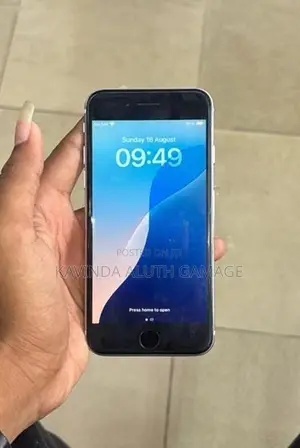 Apple iPhone SE 3 (Used)