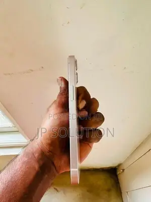 Apple iPhone 13 (Used)