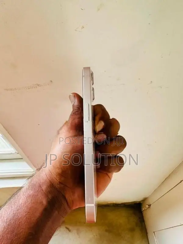 Apple iPhone 13 (Used)