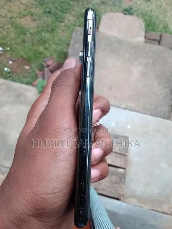 Apple iPhone XR (Used)