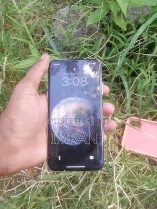 Apple iPhone XS (Used)