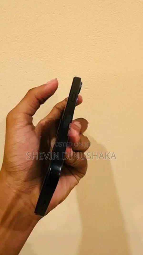 Apple iPhone 13 (Used)