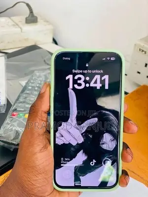Apple iPhone 13 (Used)