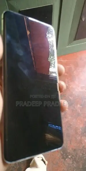 Samsung Galaxy S20 (Used)
