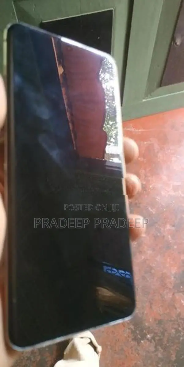 Samsung Galaxy S20 (Used)