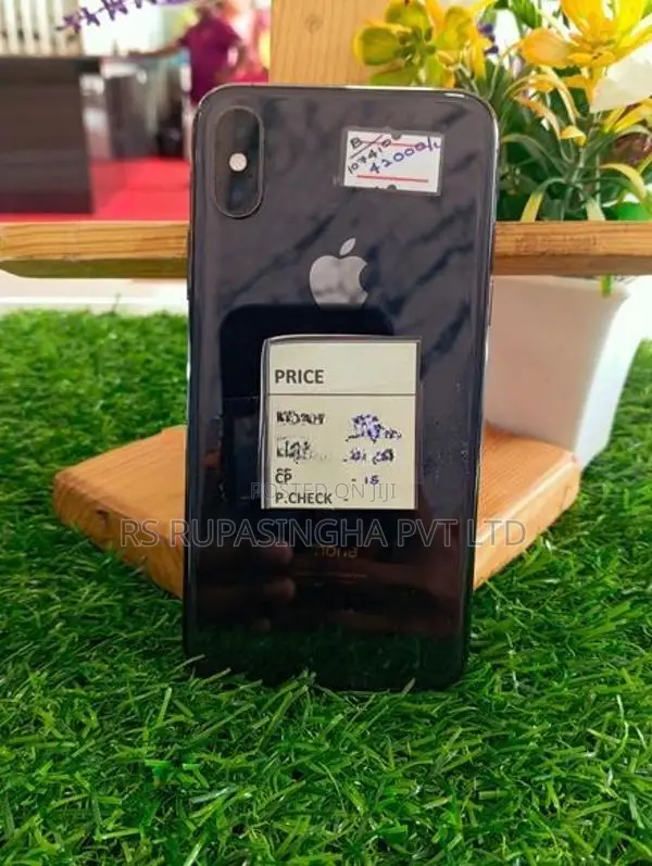 Apple iPhone XS 64GB (Used)