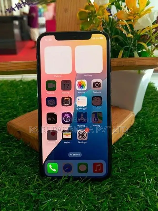 Apple iPhone XS 64GB (Used)