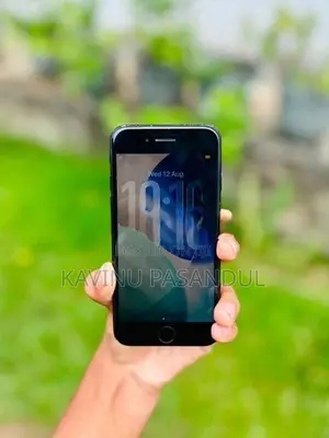 Apple iPhone SE 2 (Used)