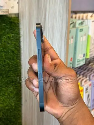 Apple iPhone 13 (Used)