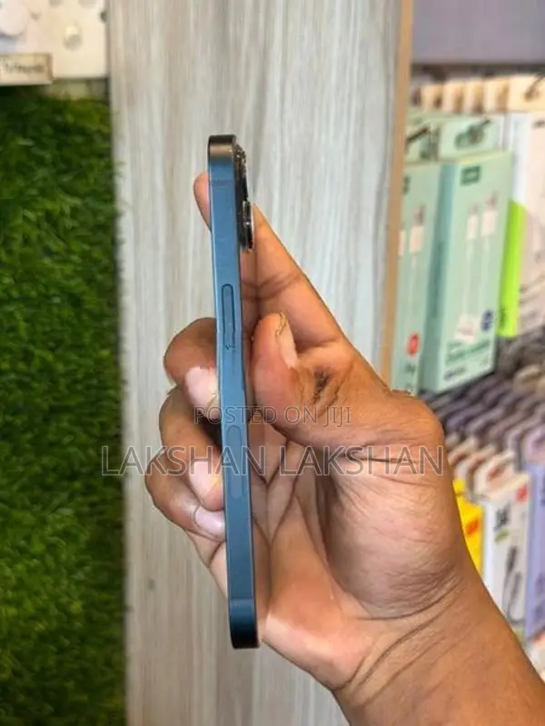 Apple iPhone 13 (Used)