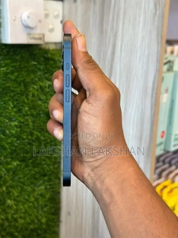 Apple iPhone 13 (Used)