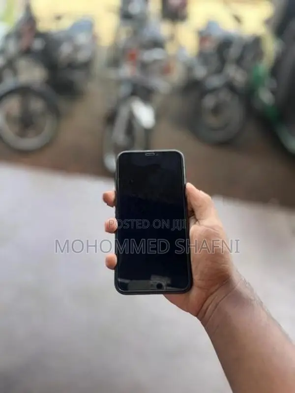 Apple iPhone XR (Used)