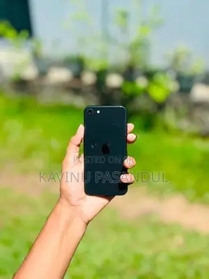 Apple iPhone SE 2 (Used)