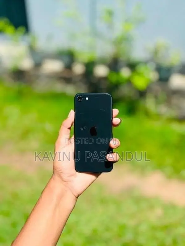 Apple iPhone SE 2 (Used)