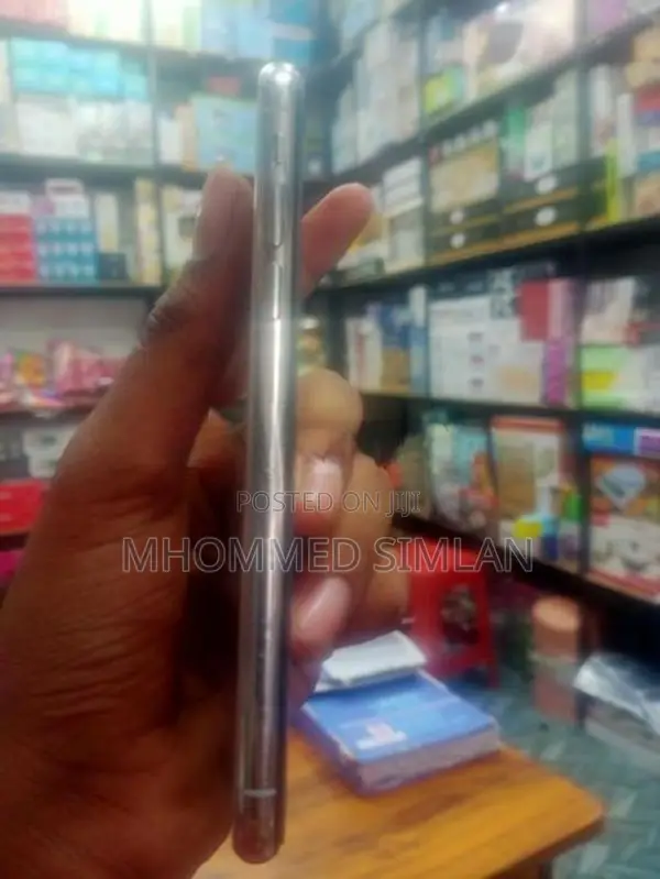 Apple iPhone XS (Used)