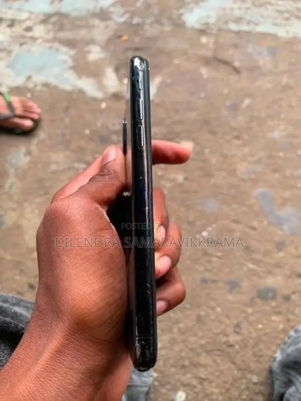 Apple iPhone XS (Used)