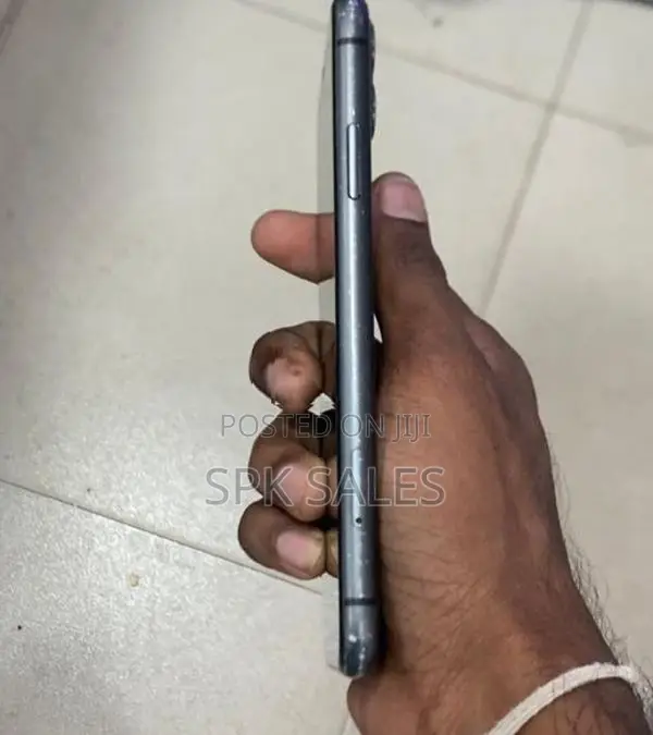 Apple iPhone 11 (Used)