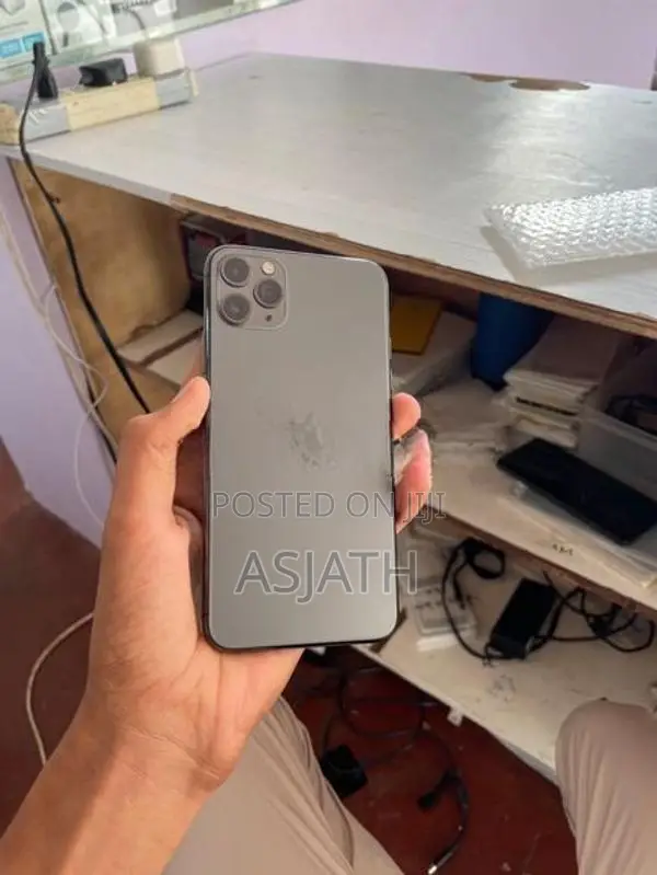Apple iPhone 11 Pro Max 256GB (Used)