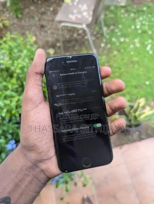 Apple iPhone SE 2 (Used)
