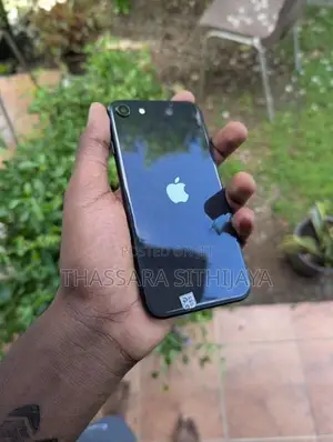 Apple iPhone SE 2 (Used)