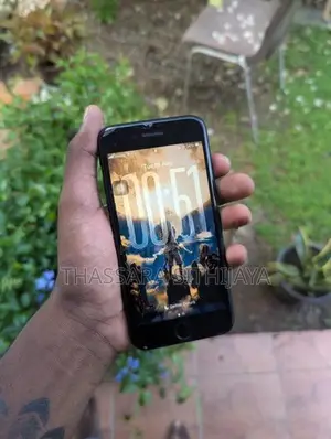 Apple iPhone SE 2 (Used)