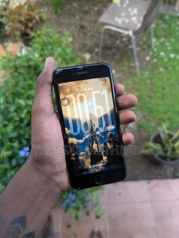 Apple iPhone SE 2 (Used)