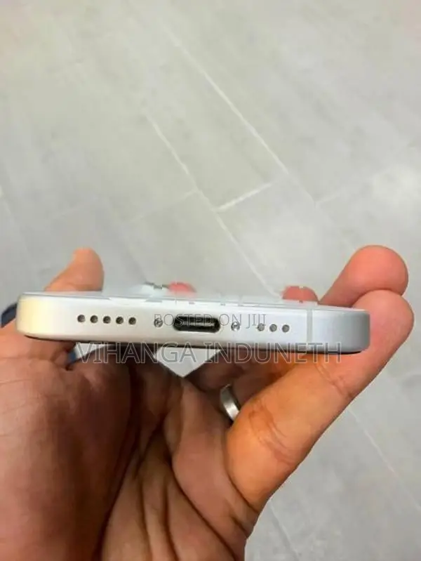 Apple iPhone 16 (Used)