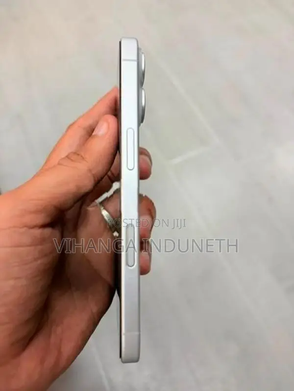 Apple iPhone 16 (Used)
