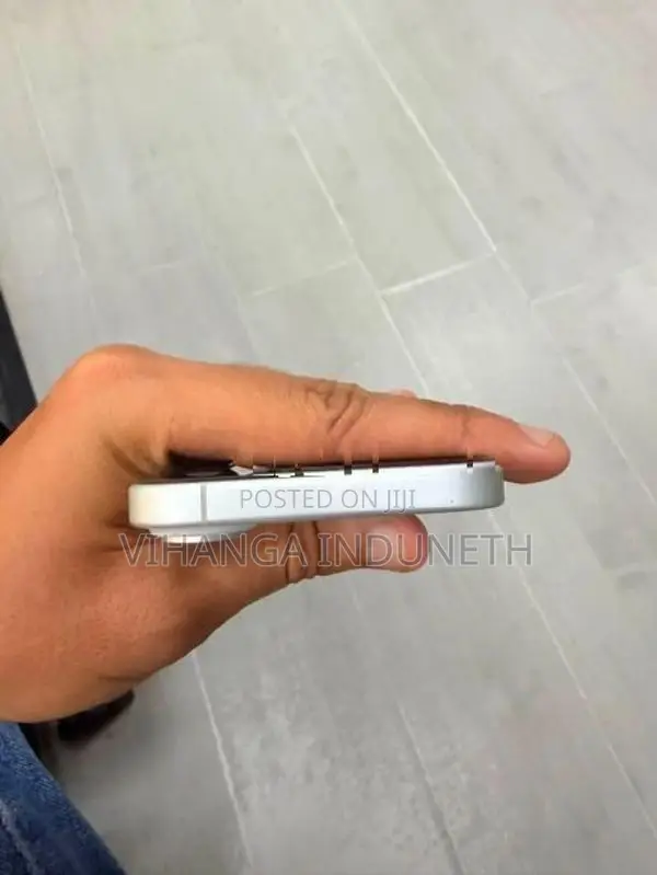 Apple iPhone 16 (Used)