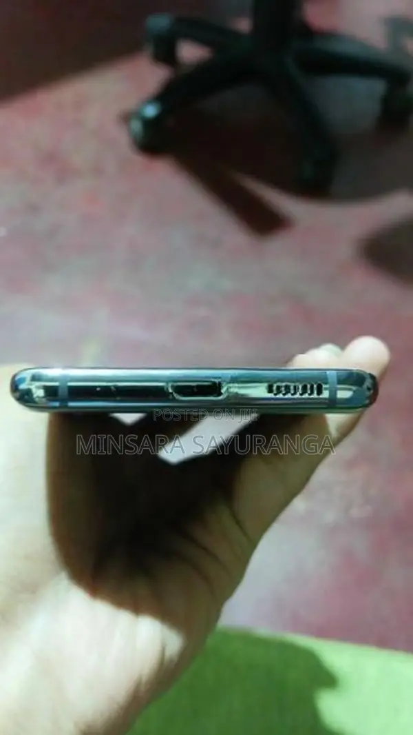 Samsung Galaxy S20 (Used)