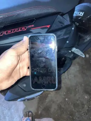 Apple iPhone SE 2 (Used)