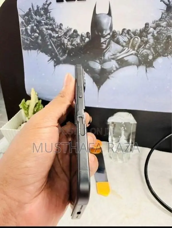 Apple iPhone 16 (Used)