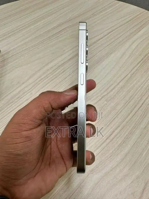 Samsung Galaxy S24 (Used)