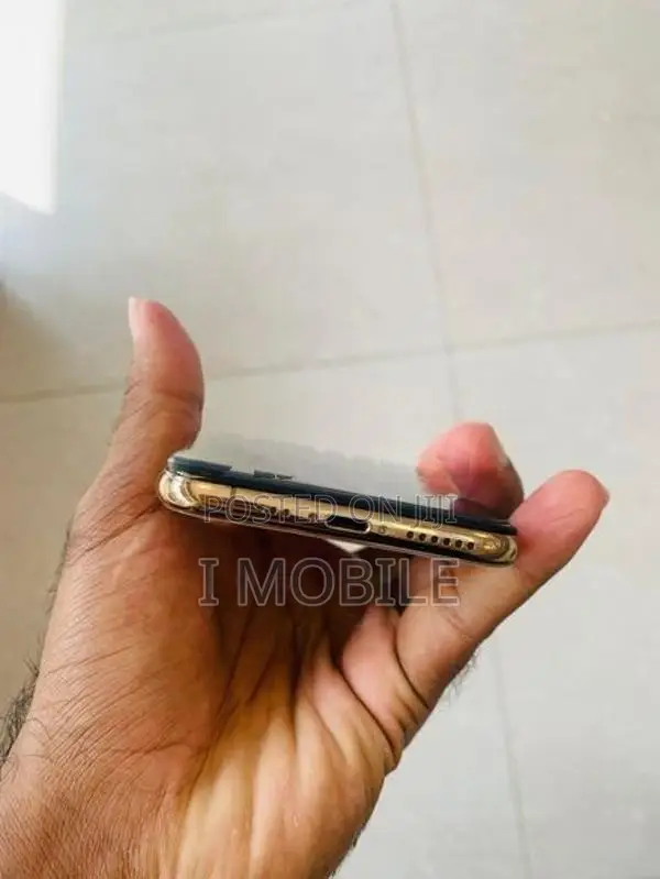 Apple iPhone XS (Used)