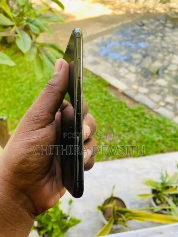 Apple iPhone XS (Used)