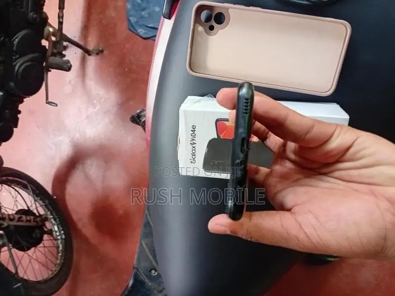 Samsung Galaxy A04e (Used)