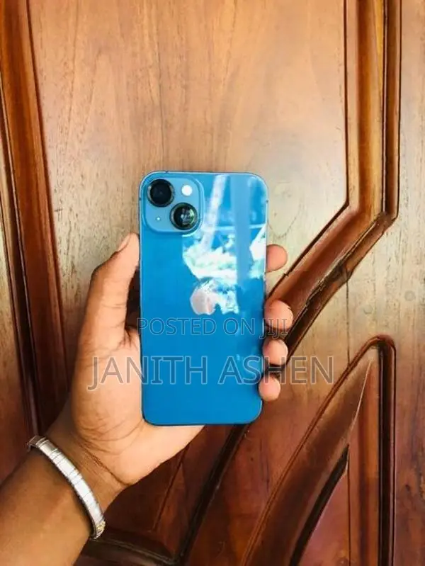 Apple iPhone 13 (Used)