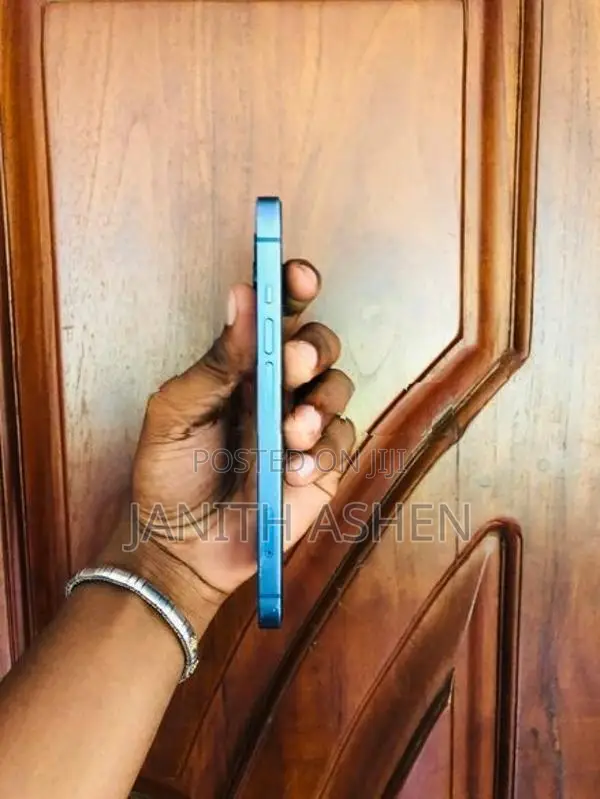 Apple iPhone 13 (Used)