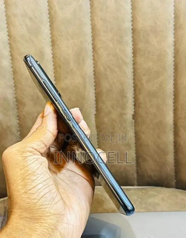 Samsung Galaxy S20FE 128GB (Used)