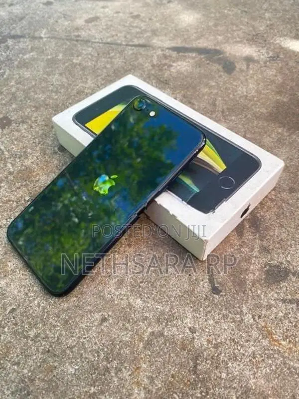Apple iPhone SE 2 Black (Used)