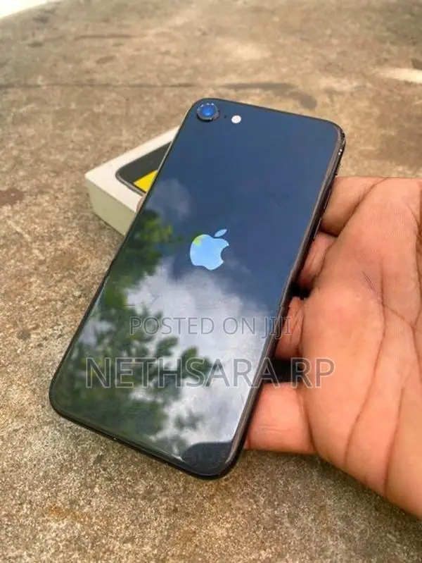 Apple iPhone SE 2 Black (Used)