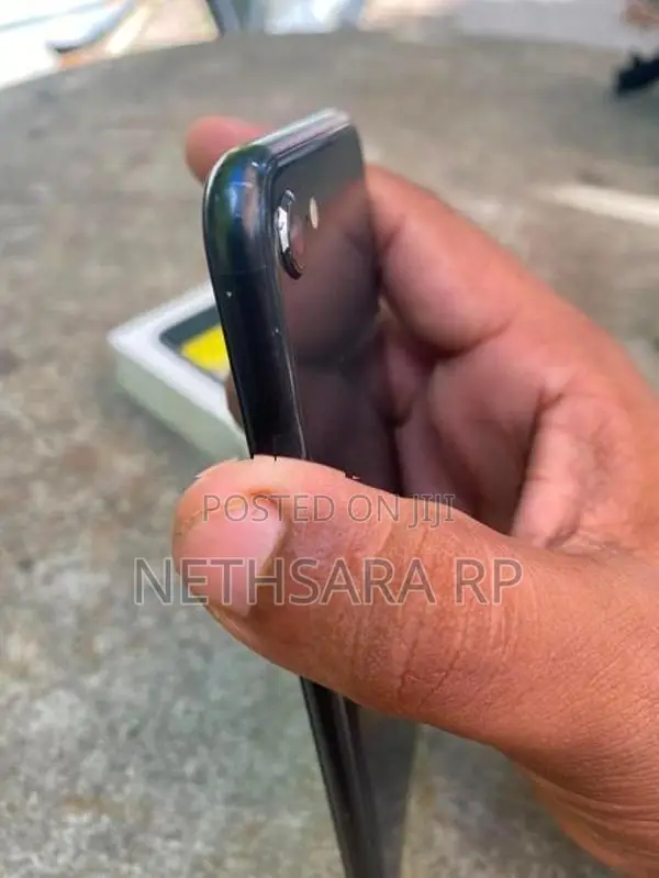 Apple iPhone SE 2 Black (Used)