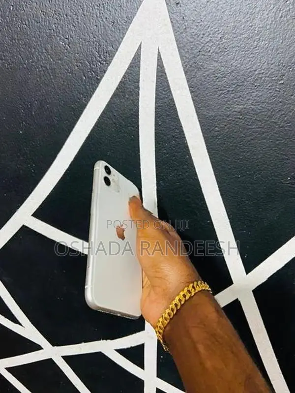 Apple iPhone 11 (Used)