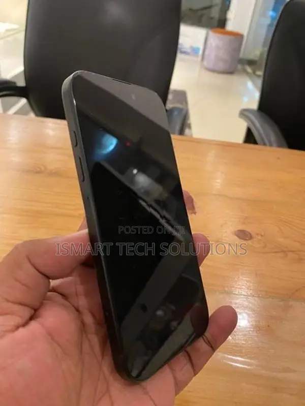 Apple iPhone 16 (Used)