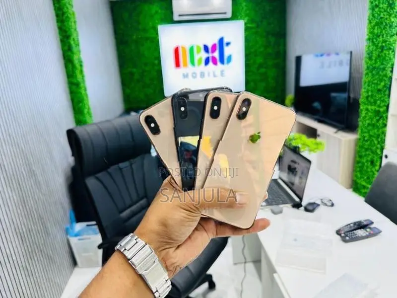 Apple iPhone XS 64GB || (Used)