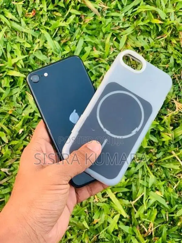 Apple iPhone SE 3 (Used)