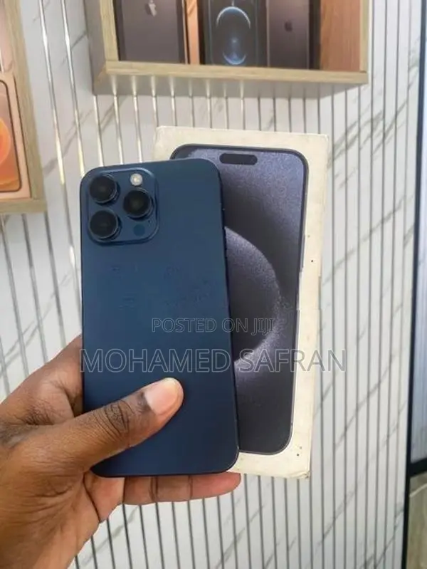 Apple iPhone 15 Pro Max 256GB (Used)