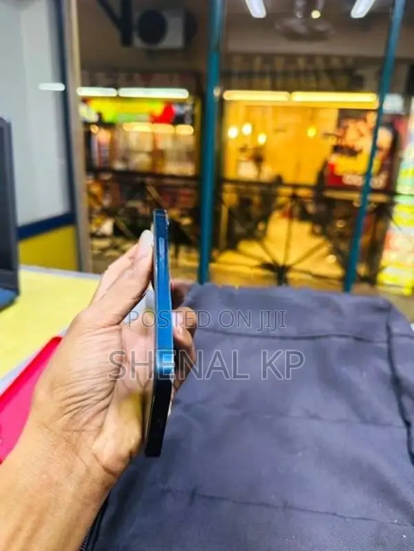 Apple iPhone 13 (Used)
