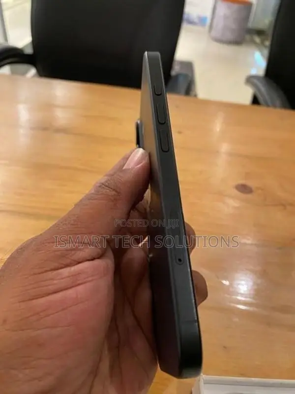 Apple iPhone 16 (Used)