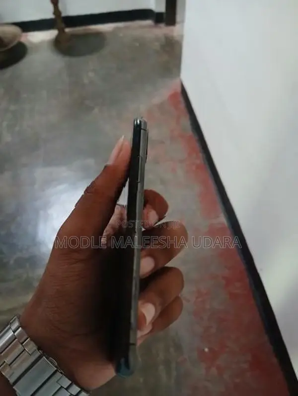Apple iPhone X (Used)